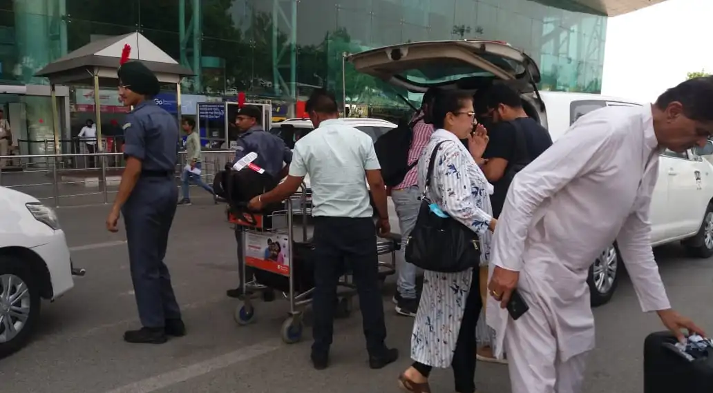 NCC Cadets helps Passengers at Amritsar Int’l Airport
